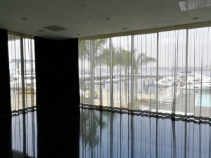 Cortinado com calha simples